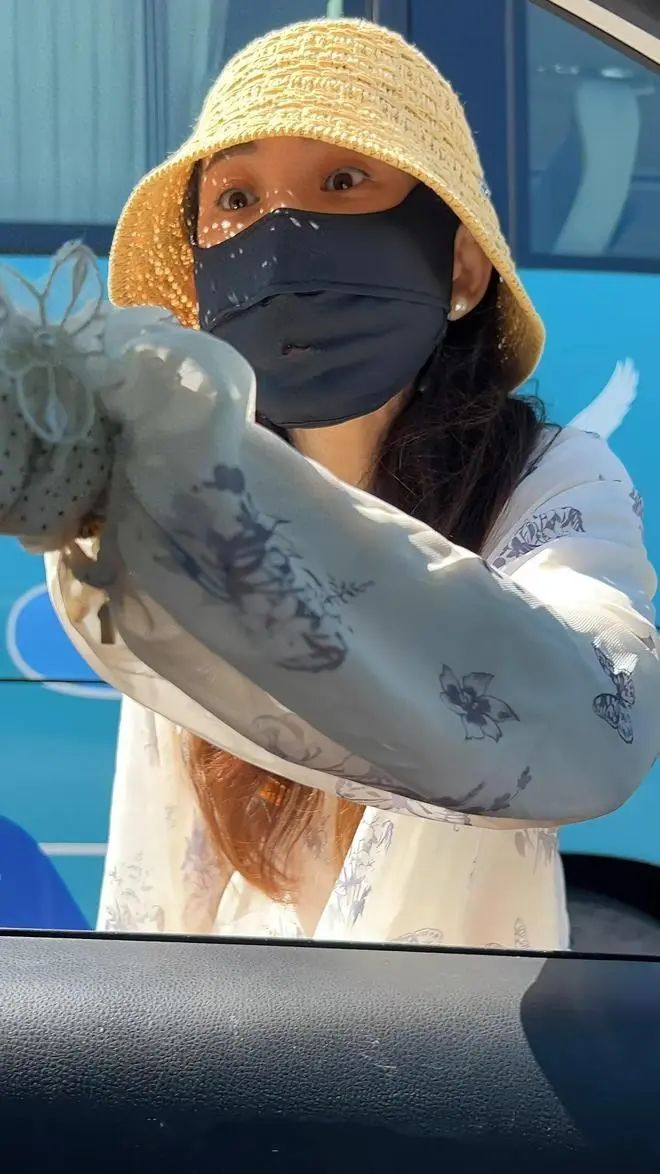 青岛打人“路虎女”身份确认,最新通报来了:是谁借给她的胆?