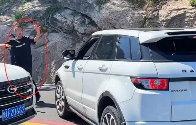 青岛打人“路虎女”身份确认,最新通报来了:是谁借给她的胆?