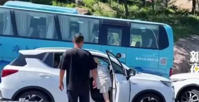 青岛打人“路虎女”身份确认,最新通报来了:是谁借给她的胆?