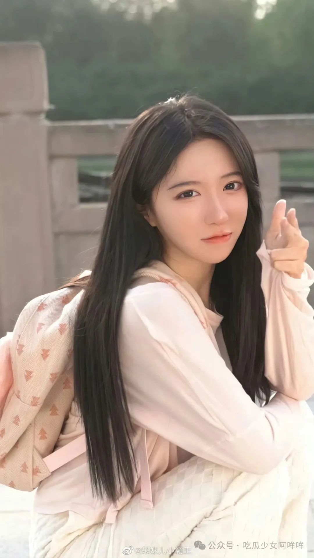 游戏女主播穿紧身皮卡丘衣服直播,凸显傲人身材,网友辣评:10斤榴莲8斤壳!