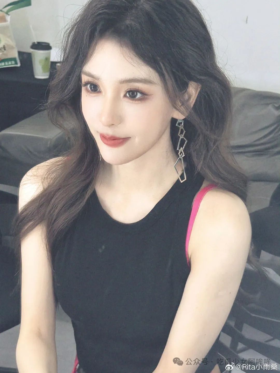 Rita受邀参演杜蕾斯短剧,手拿针筒护士造型美呆众人,网友热评:lpl都需要这样搞热度了吗?