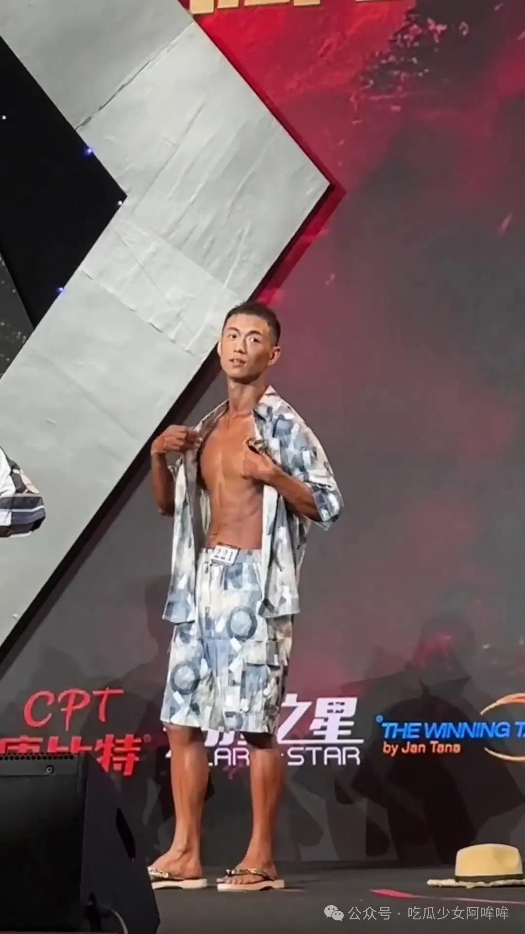 药水哥褪去抽象,脱胎换骨荣获健身比赛季军引爆评论区:和向佐灵魂互换了吗?向佐回复亮了!