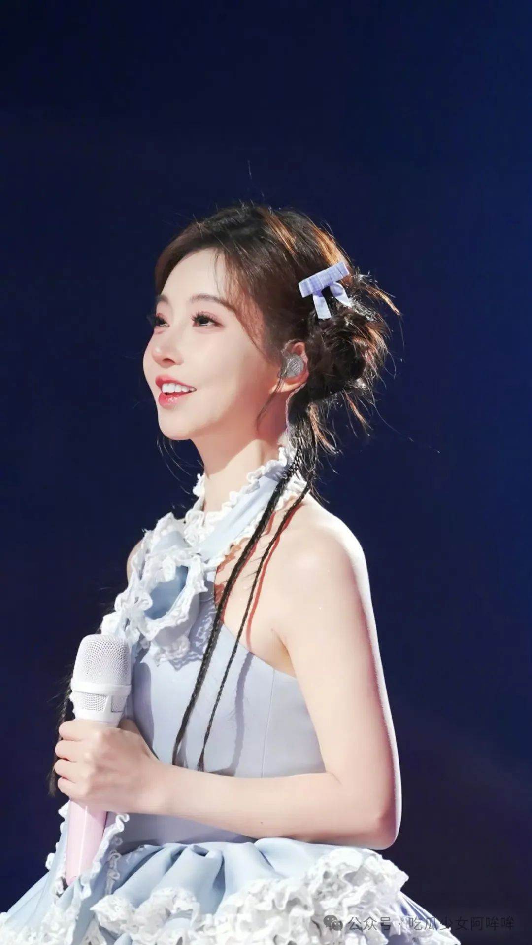 冯提莫素颜直播露出肚子上的妊娠纹,紧急辟谣:是减肥导致的皮太松弛,没生过!