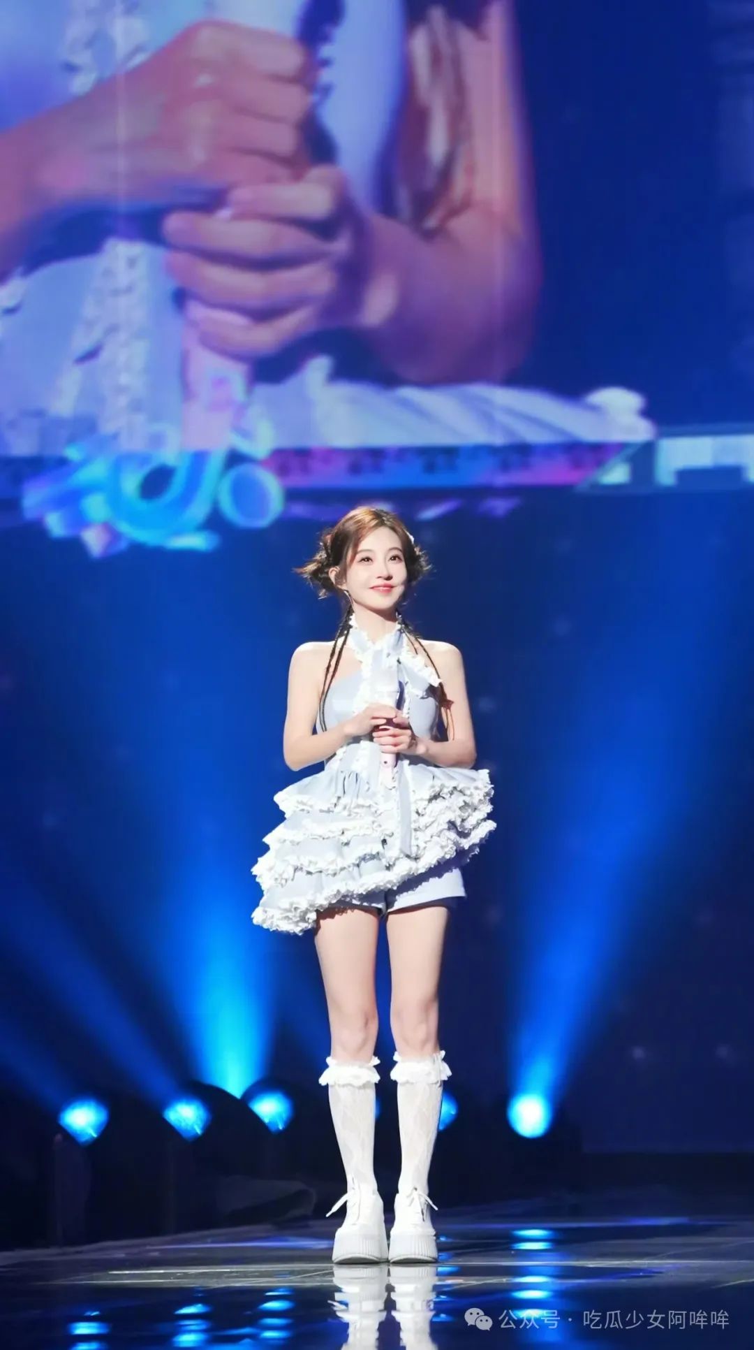 冯提莫素颜直播露出肚子上的妊娠纹,紧急辟谣:是减肥导致的皮太松弛,没生过!