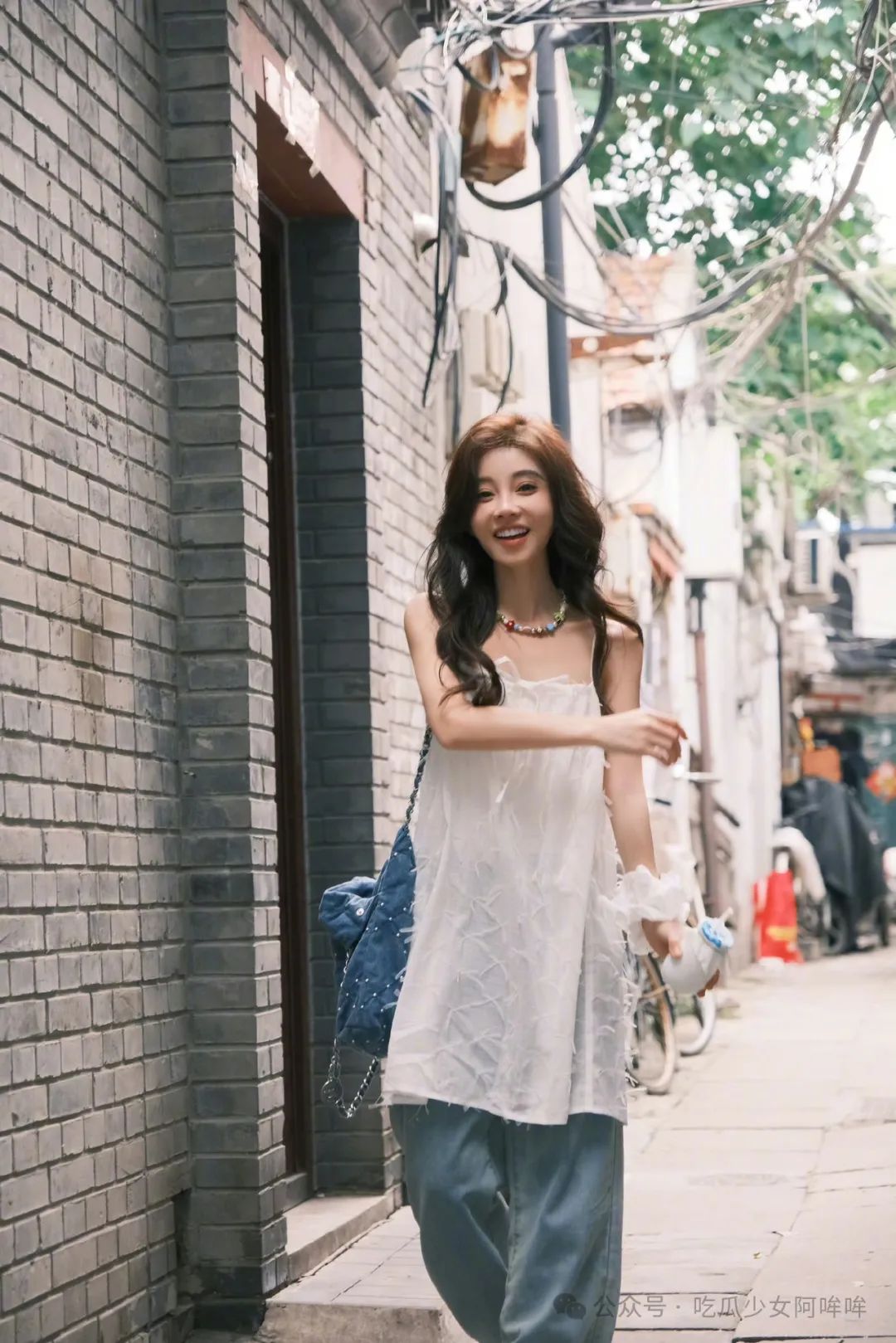 冯提莫素颜直播露出肚子上的妊娠纹,紧急辟谣:是减肥导致的皮太松弛,没生过!