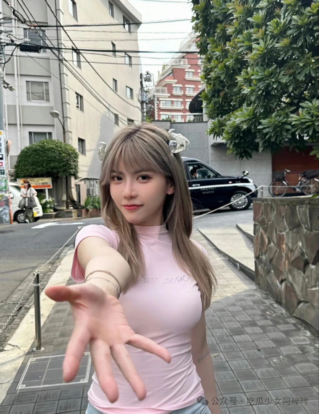 周淑怡称自己直播前是国企员工,差1.5分就不是中专妹了,引发网友热议~