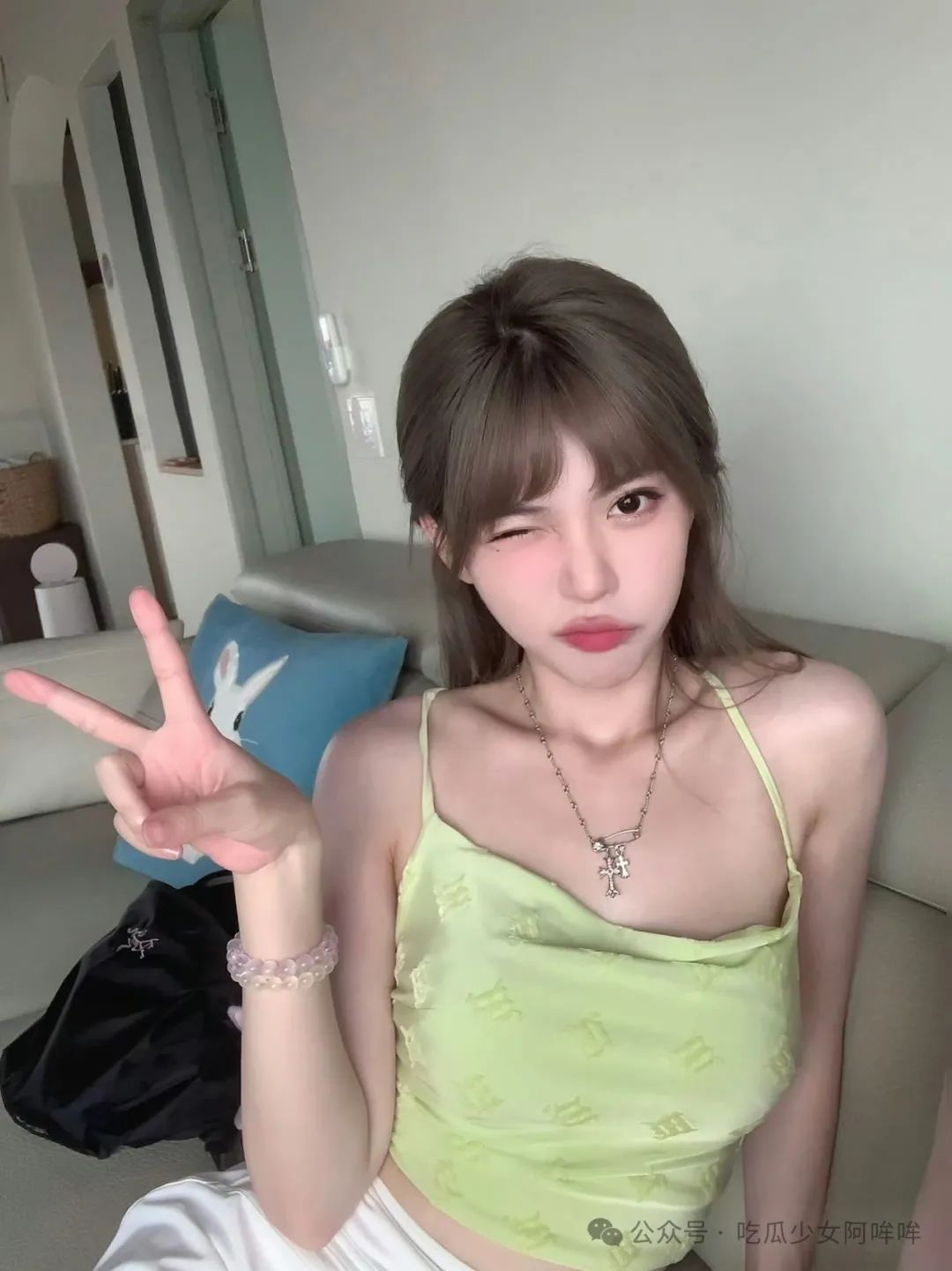 至臻版“周淑怡”称:拍摄毒液视频会火吗?网友:包的呀!建议圣诞节cos小鹿,太像了!