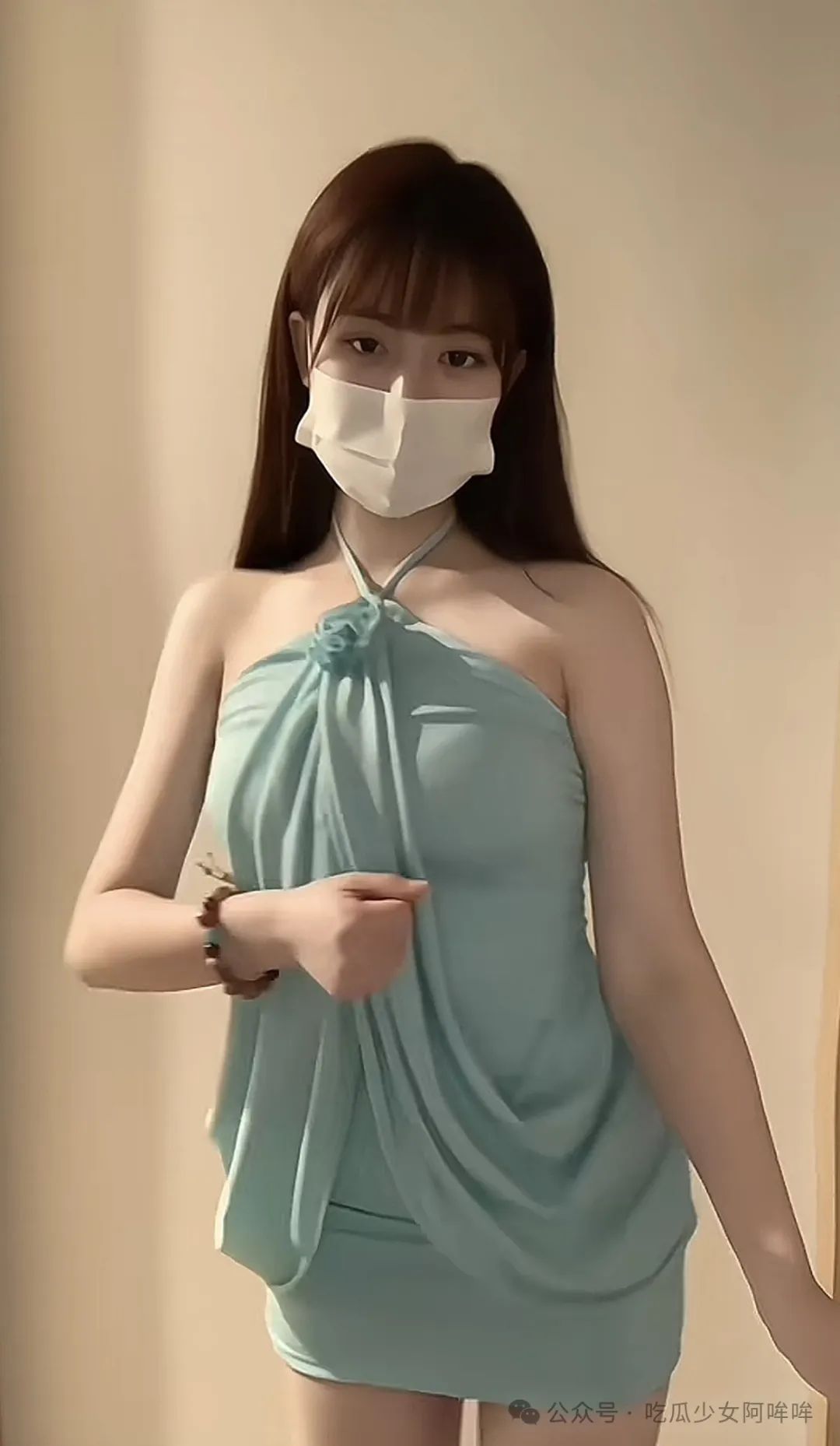 至臻版“周淑怡”称:拍摄毒液视频会火吗?网友:包的呀!建议圣诞节cos小鹿,太像了!