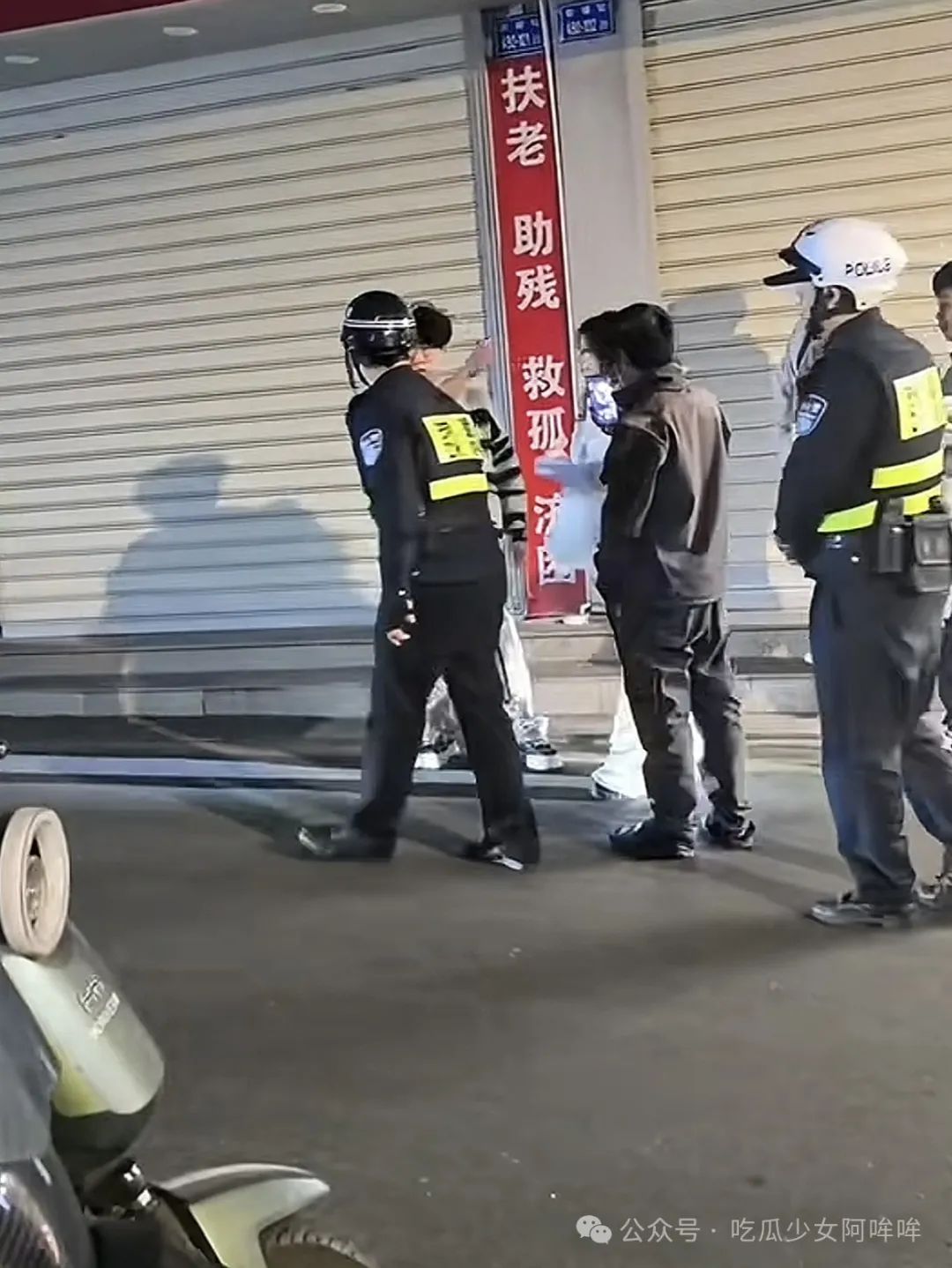 700w男网红捧红擦边女友涨粉300w,女友反手送他一片青青草原,两人街头怒骂视频曝光!