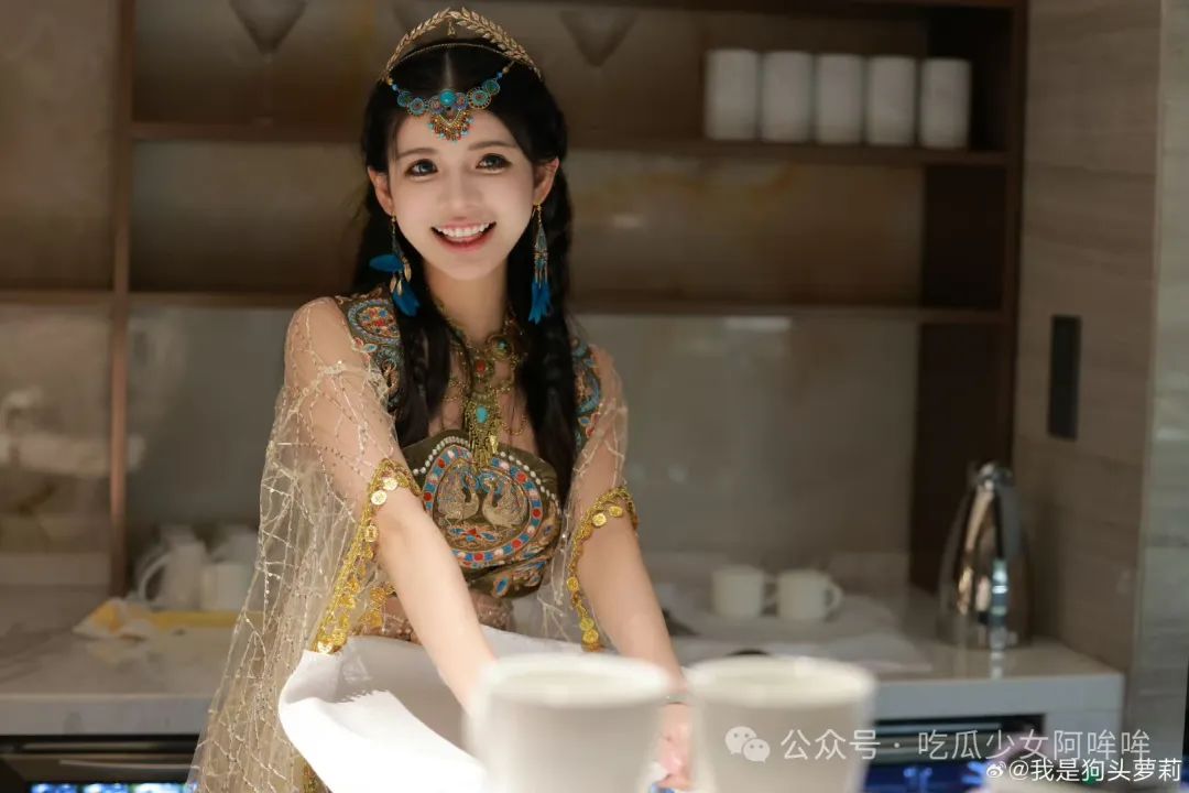 狗头萝莉主动谈及外网事迹,称视频都过时了,大家吃点好的吧,调侃自己要不重新拍点?引发网友热议!