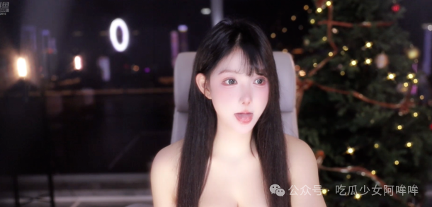 米娜深夜直播间疯狂热舞,嗨丝直接被打湿,网友提议直播间抽水友送今晚的嗨丝!米娜回应:我有脚气!