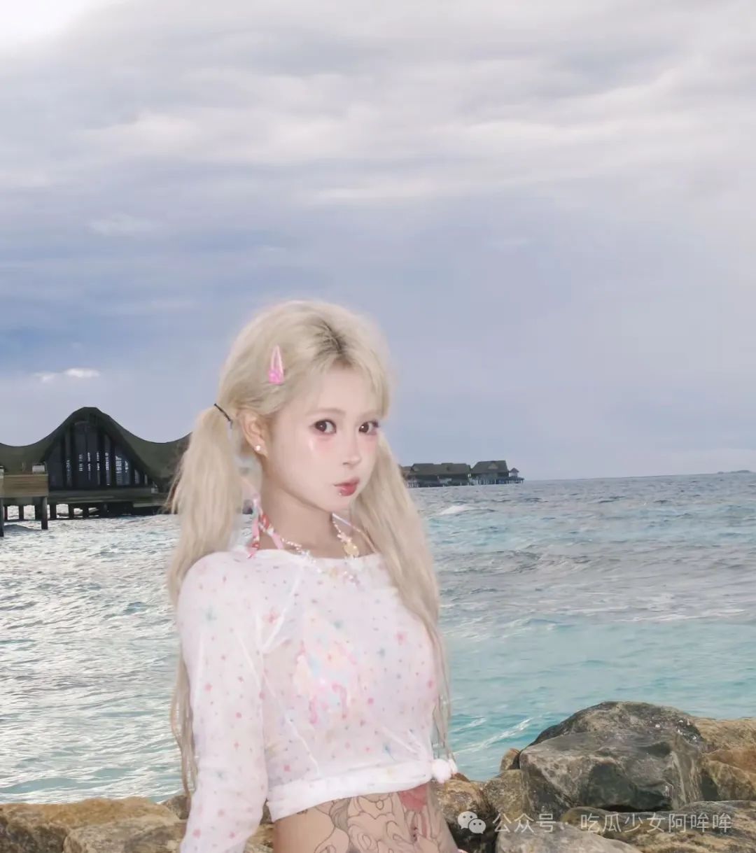 低俗女网红称床上躺一天都能日入30w,引发热议后女网红主动要求被封禁?这是什么操作?