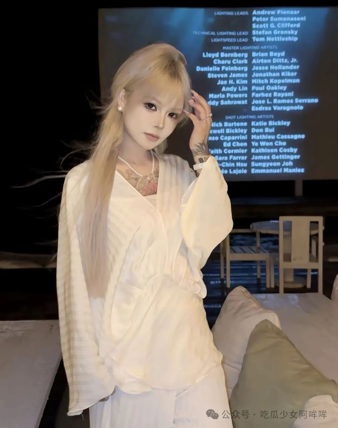 低俗女网红称床上躺一天都能日入30w,引发热议后女网红主动要求被封禁?这是什么操作?