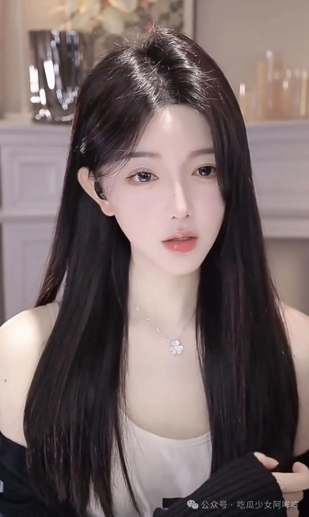 知名女主播称大哥刷到2000w可以为其退网,不少大哥为其争风吃醋,网友热评:钱是没有的,但是风是要争的!