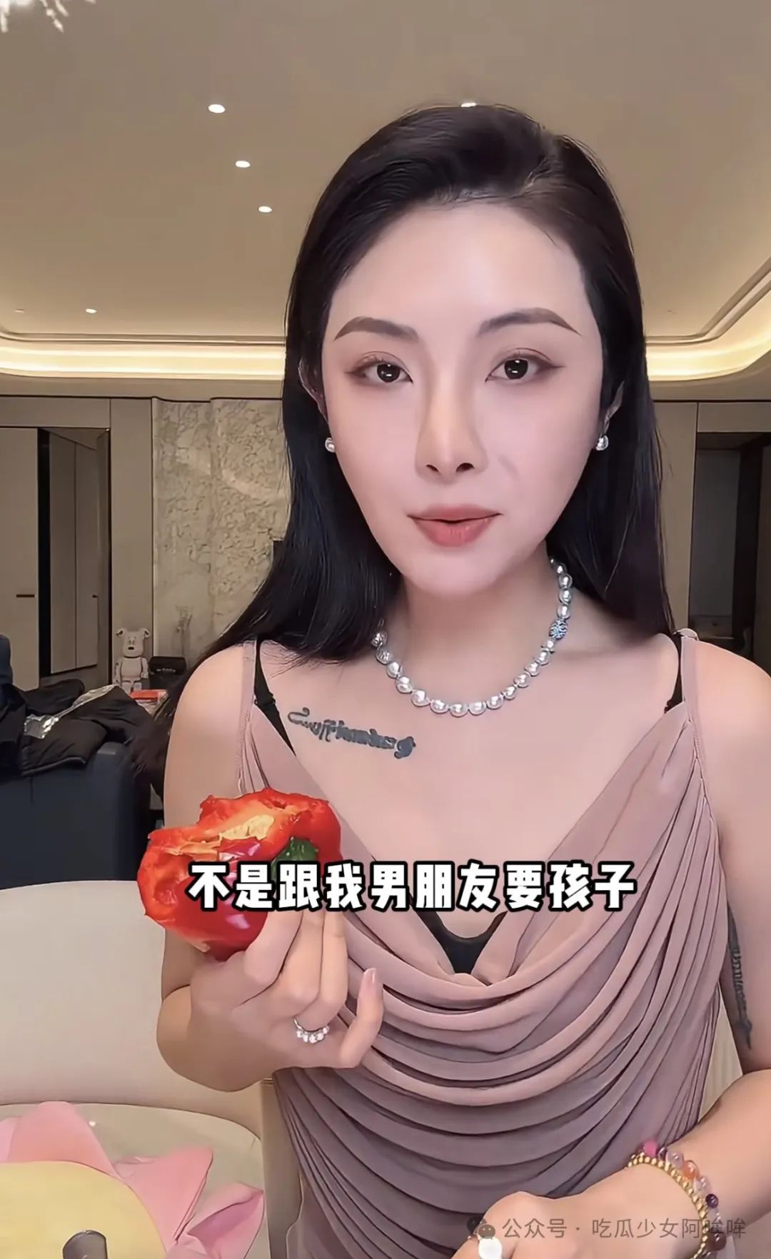 只恋爱不结婚,37岁网红富婆虽有三胎,但表示还会再生,但不会跟00后男友生,男友表示一开始不能接受,随后释怀了!