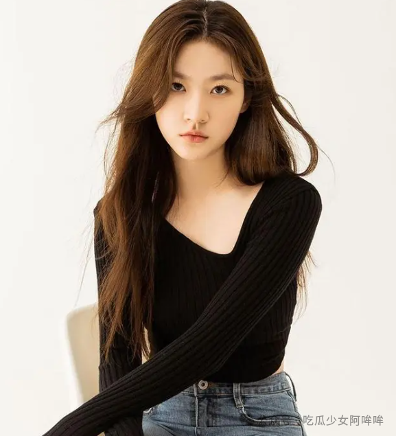 韩国童星15岁和大自己12岁顶流男星交往6年,直到25岁去世后,媒体曝光男星存在恋童癖?